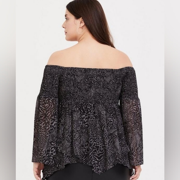 Torrid blouse tunic grey animal print chiffon off shoulder top smocked chest 3X - Picture 5 of 14